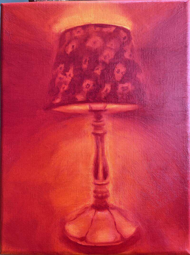 Schilderij - Herinnering - Binnenlicht V - Geborgen warmlicht impressie van een lantaarn op tafeltje - uit serie Binnenlichten 2025 Lousco Soulco11