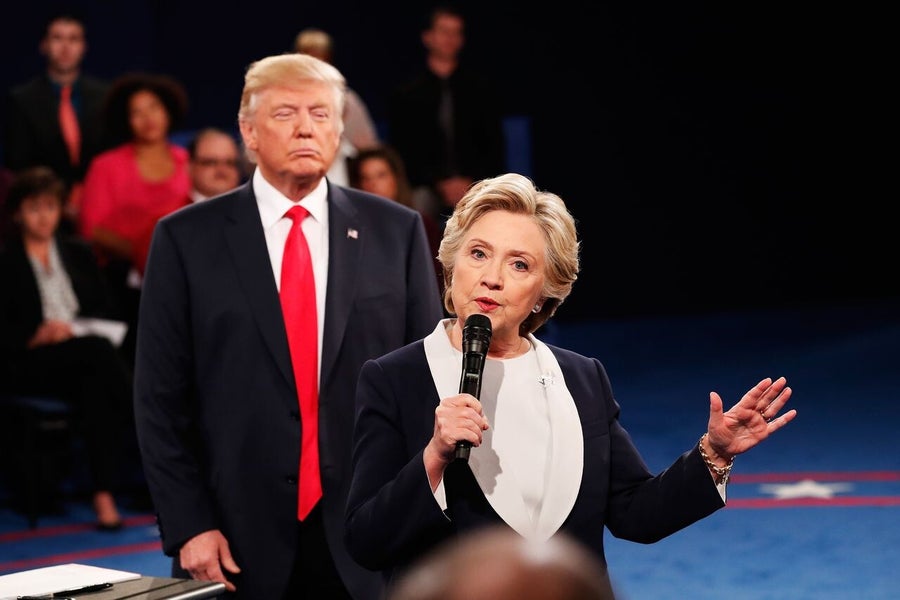 Hillary Clinton ironise sur la parade militaire de Trump et soutient les manifestations « No Kings »