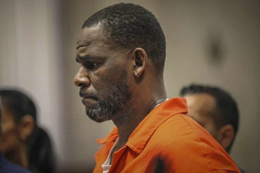 R. Kelly hospitalisé d'urgence : overdose, empoisonnement et théorie du complot — que s’est-il vraiment passé ?