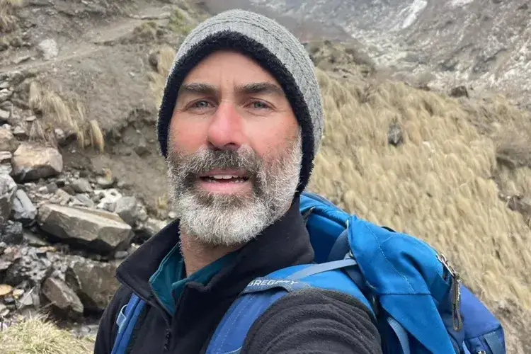 Himalaya : un randonneur américain survit 9 jours seul avec un bras cassé — et des insectes pour seul repas