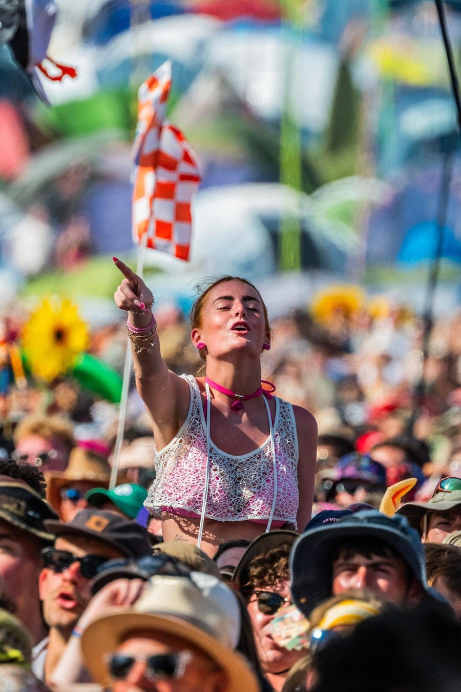« I'm back, baby » : Lewis Capaldi signe un retour bouleversant à Glastonbury
