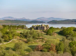 L’île écossaise de Shuna mise en vente : château, nature sauvage et 6 millions d’euros à la clé