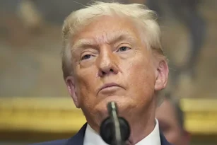 Trump riposte à Moscou : deux sous-marins nucléaires déployés après les propos de Medvedev