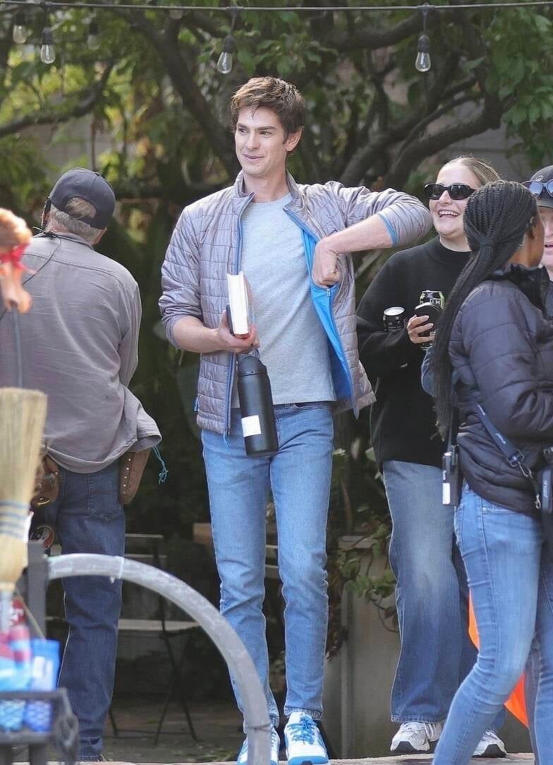 Andrew Garfield incarne Sam Altman dans “Artificial”, Ike Barinholtz confirmé en Elon Musk