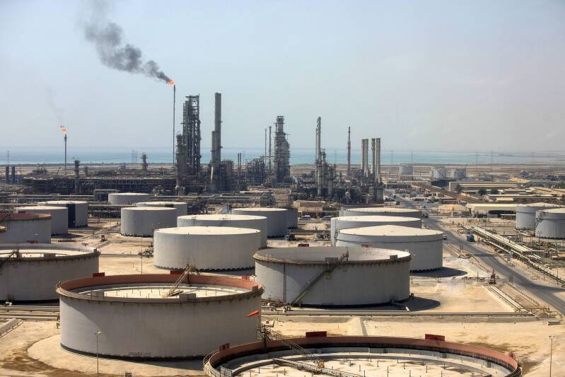 Une attaque iranienne contre une méga-raffinerie saoudienne fait bondir les prix du pétrole