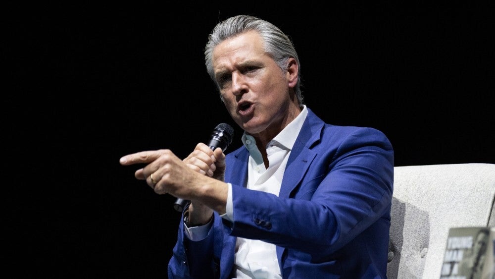 Gavin Newsom compare Israël à un « État d’apartheid » et appelle Washington à repenser son soutien militaire