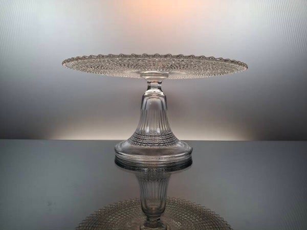 Belgian Art Deco pastery dish on foot “Hambourg - Val Saint Lambert”