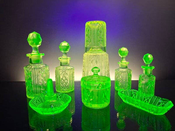 Art Deco Uranium green toiletset “Scailmont”