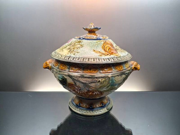 Belgian Barbotine soup tureen “Wasmuel”