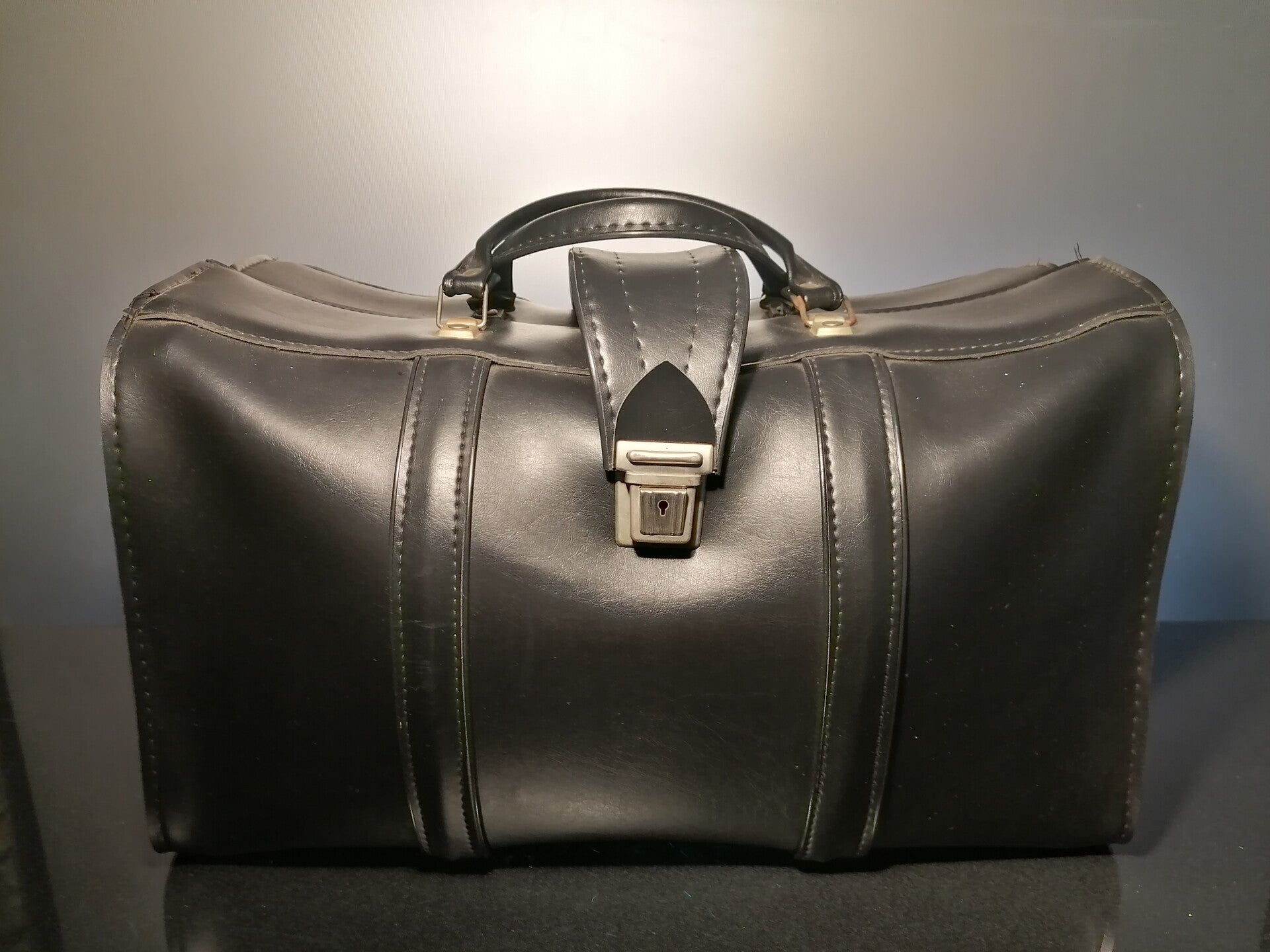 Vintage Back travel / doctor bag