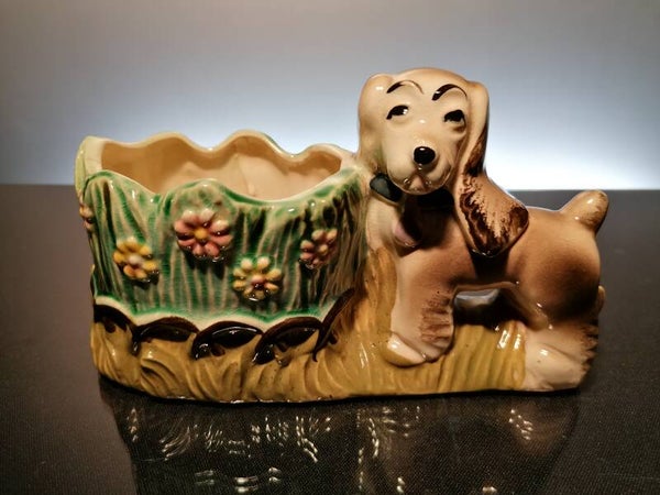 Majolica flowerbasket with dog.