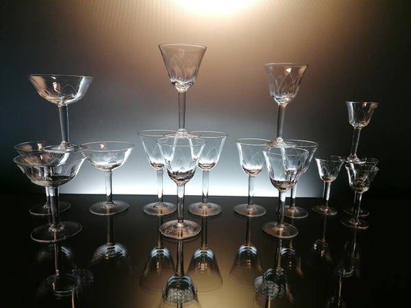 18 Belgian Art deco glasses “Doyen - Jeannot"