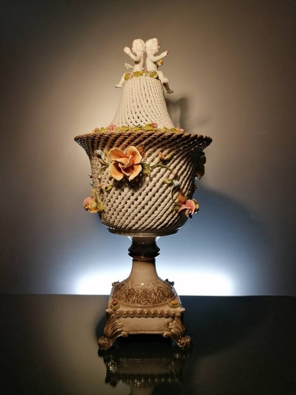 Porcelain table piece with flowers and cherubs "Bassano" Italy