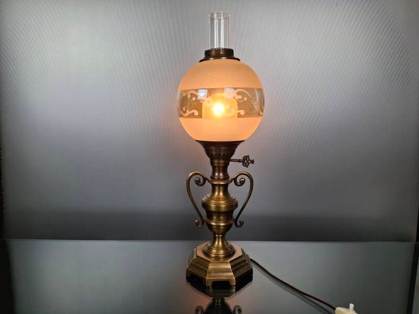 Vintage brass table lamp / desk lamp