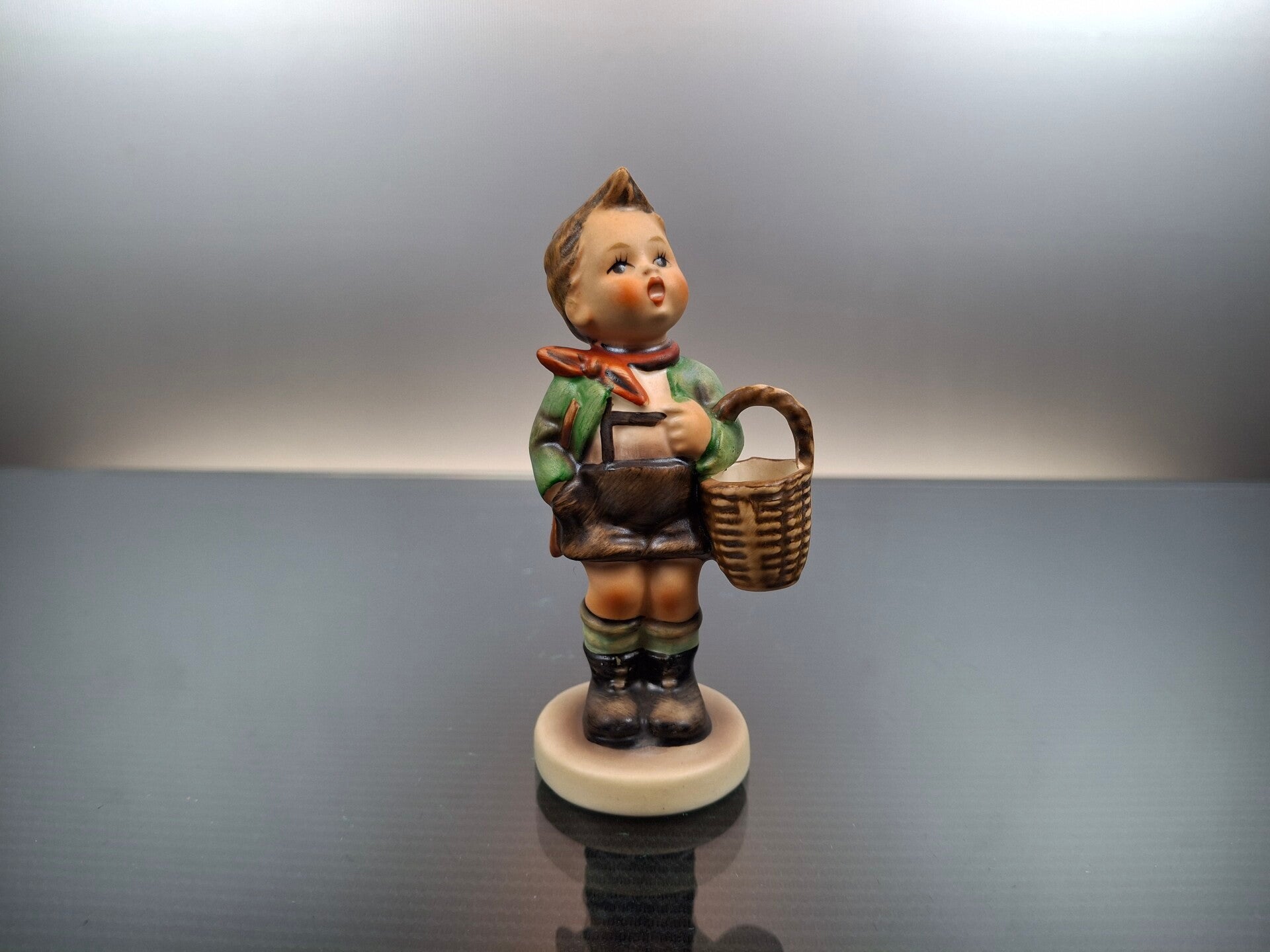 German vintage porcelain boy with basket  513 "Goebel - hummel"