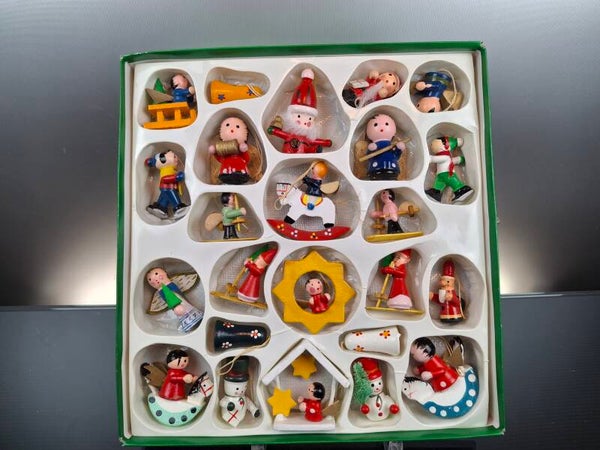 24 German, vintage wooden Christmas tree decorations (Erzgebirge)