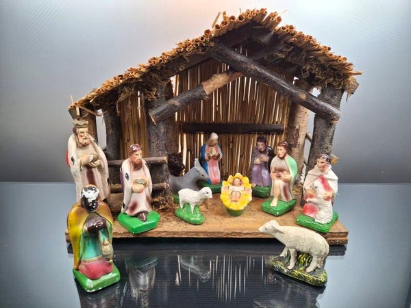 Wooden nativity scene with12 plaster figures