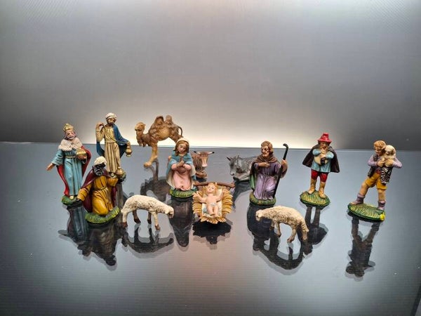 13 Italian Nativity figures