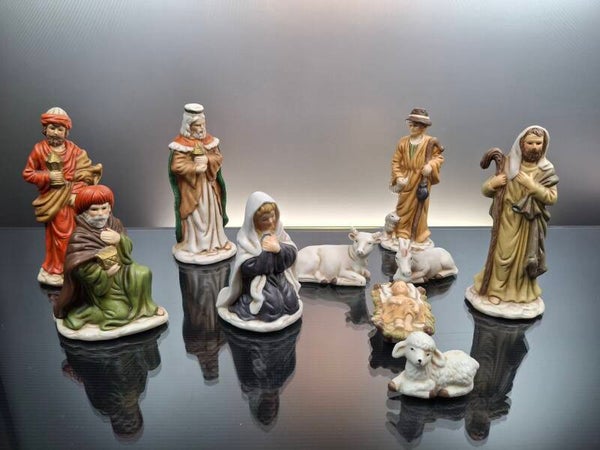 10 porcelain Nativity figures