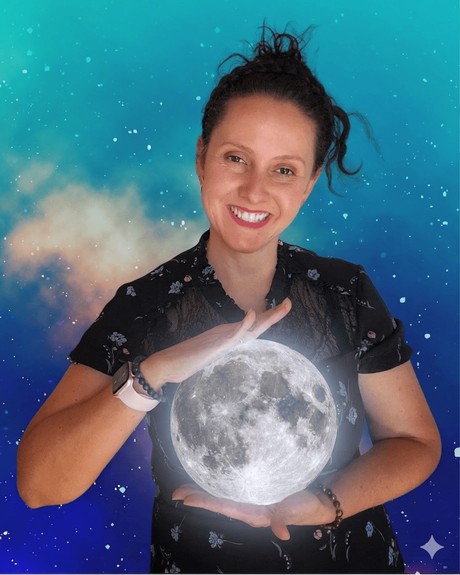 fundadora de la academia en el camino de las estrellas sosteniendo la luna llena