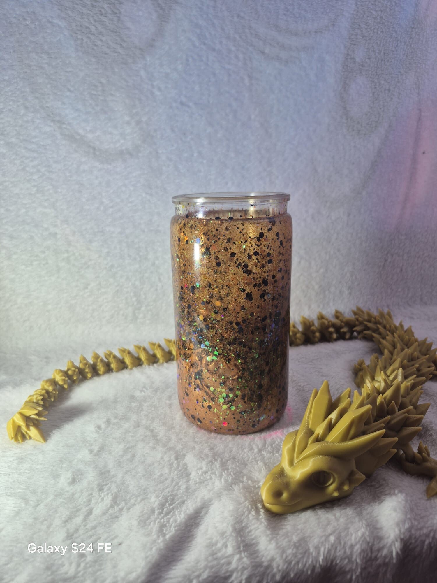 Orange glitzernder Becher