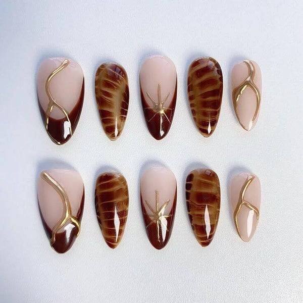 Caramel Vein nails