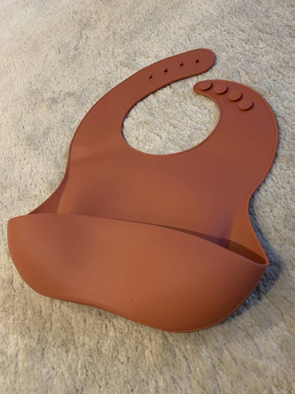 Salmon silicone bib