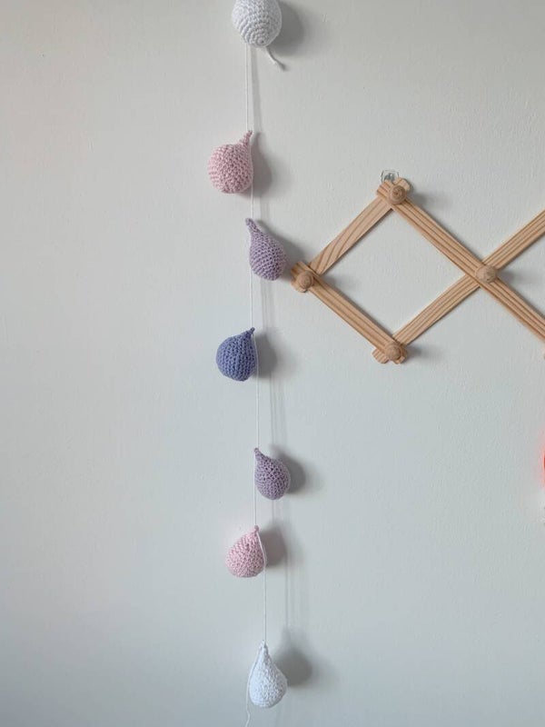 Kribs creation crochet pink drop garland