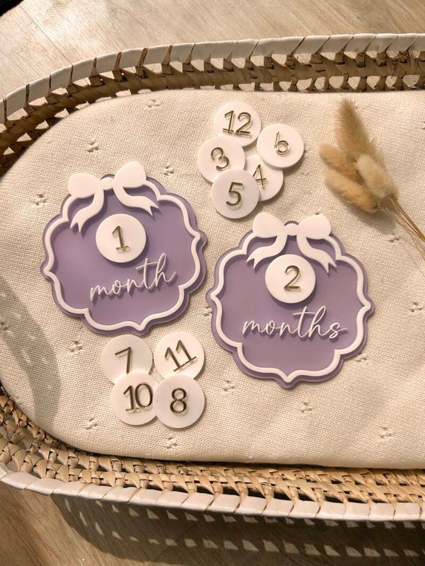 Oval bow scollap milestone set