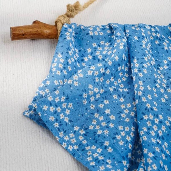 Blue daisy muslin