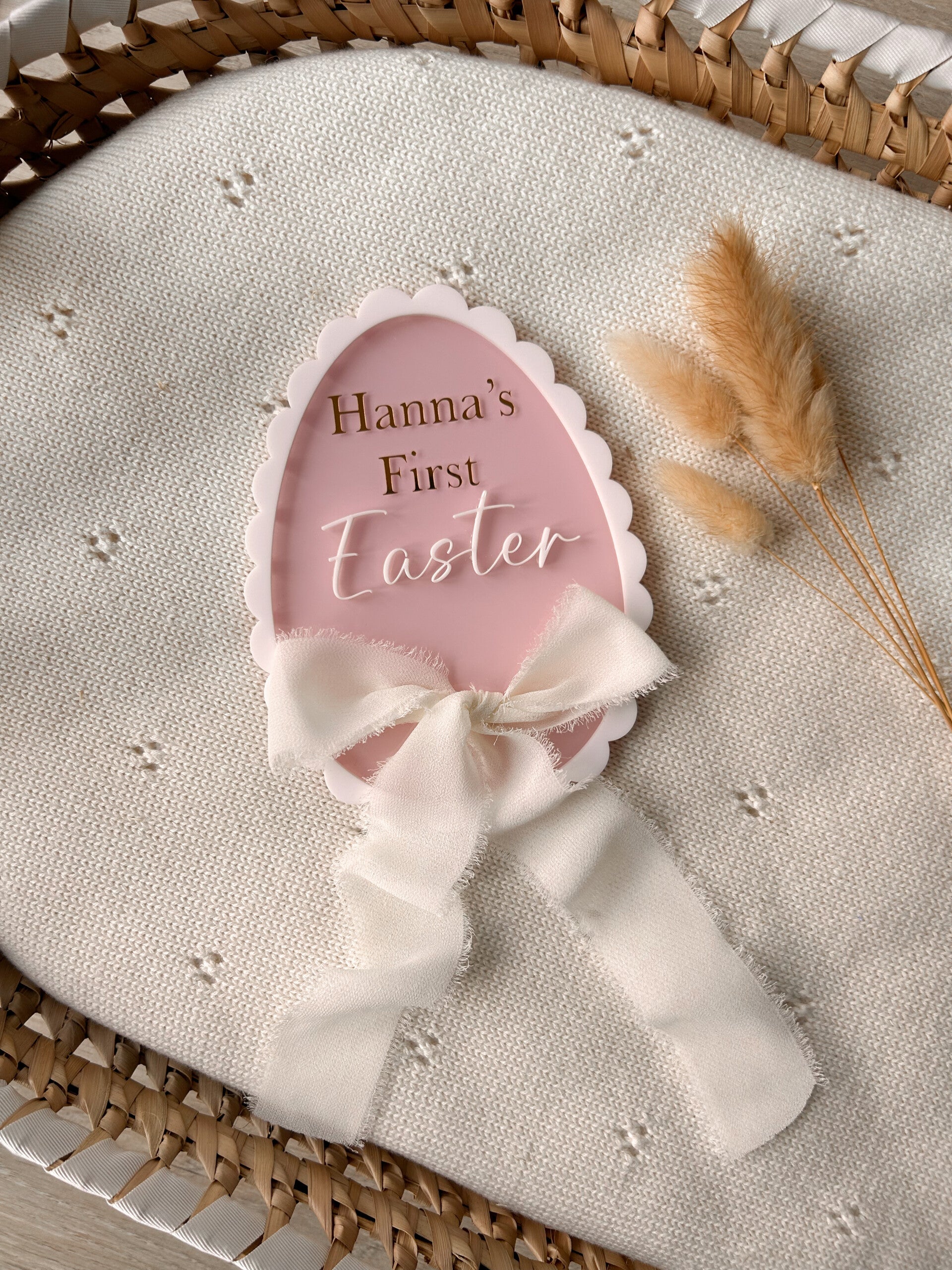 Scollaped bow Easter milestone