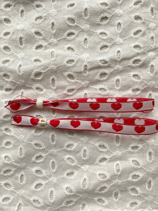 Rode hartjes - armbandje