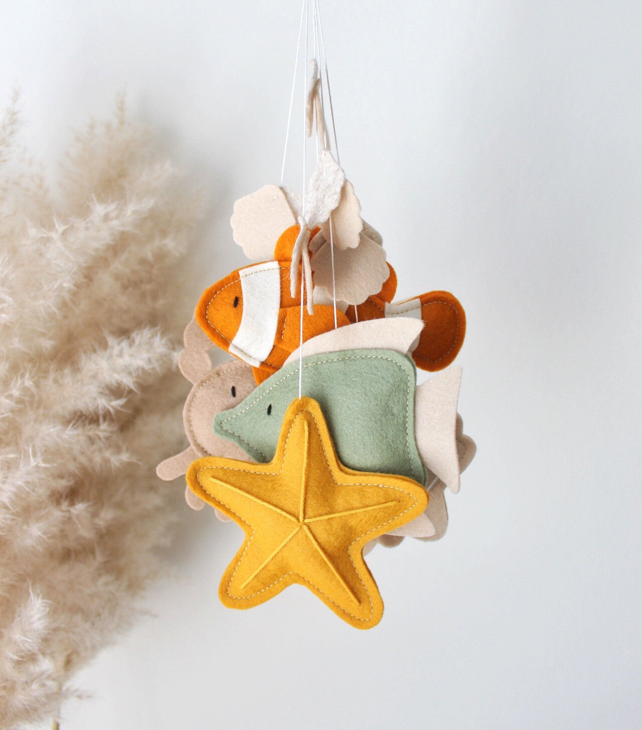 Muziekmobiel setje hangers met vilten figuurtjes in diverse thema´s voor boven de box of ledikant