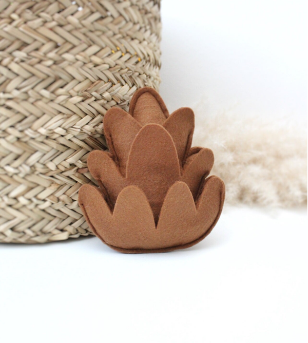 Autumn knuffelspeeltje | Dennenappel