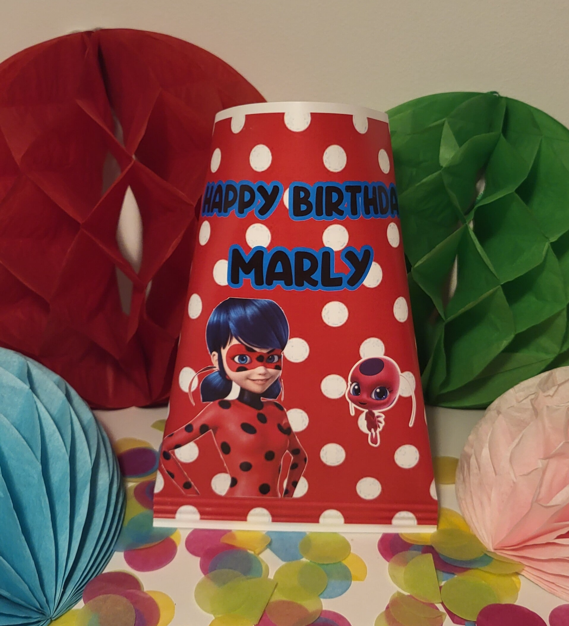 Leuke gepersonaliseerde wikkel traktaties. Voor chips of M&M's met keuze uit diverse prints. Gemakkelijk zelf uit te printen en vouwen.