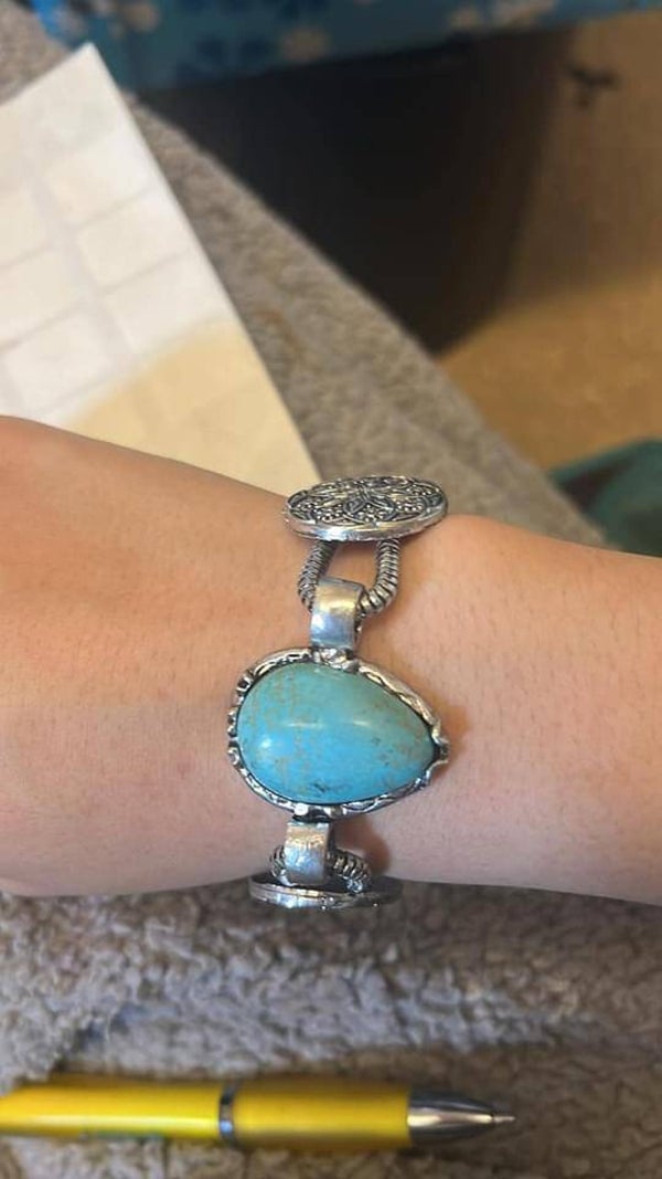Bracelet with blue stone in the centre