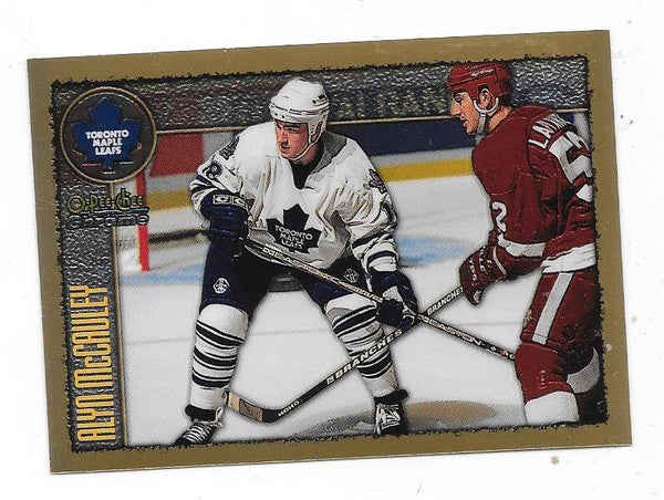 1998-99 OPC Chrome NHL Card #79 Alyn McCauley , Toronto Maple Leafs