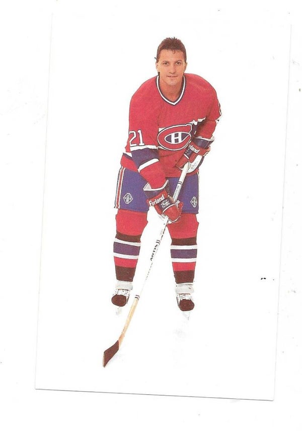 1988-89 Montreal Canadiens NHL Teamissued Card #21 Guy Carbonneau