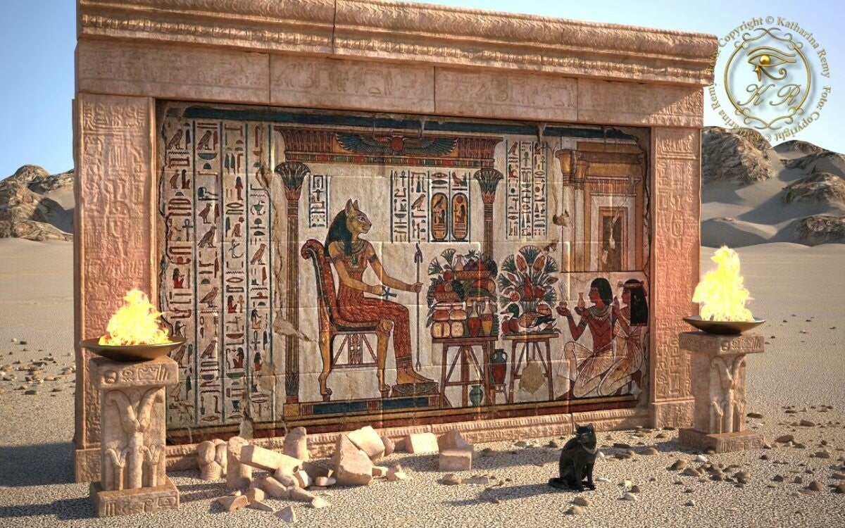 Bastet: Katzenköpfige Göttin mit Körbchen und Sonnenscheibe, Symbol für Schutz und Fruchtbarkeit.