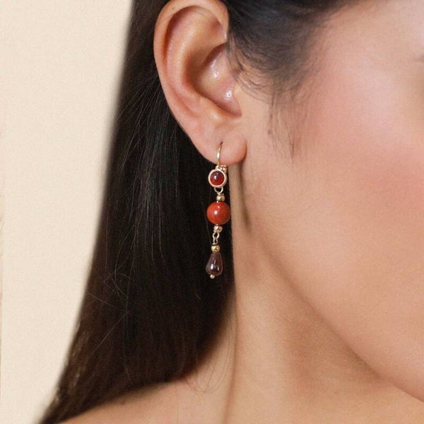 Boucles d’oreilles Bruine – Dormeuses goutte Grenat