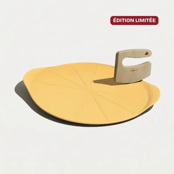 Le Formidable plat à pizza Cookut 33 cm avec coupe-pizza et livret de recettes