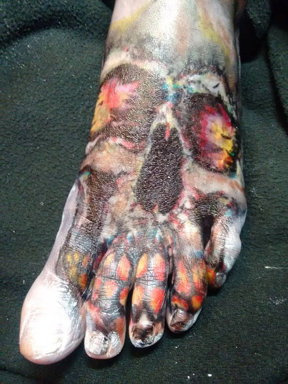 FOOT DRAWING WITH FELTS