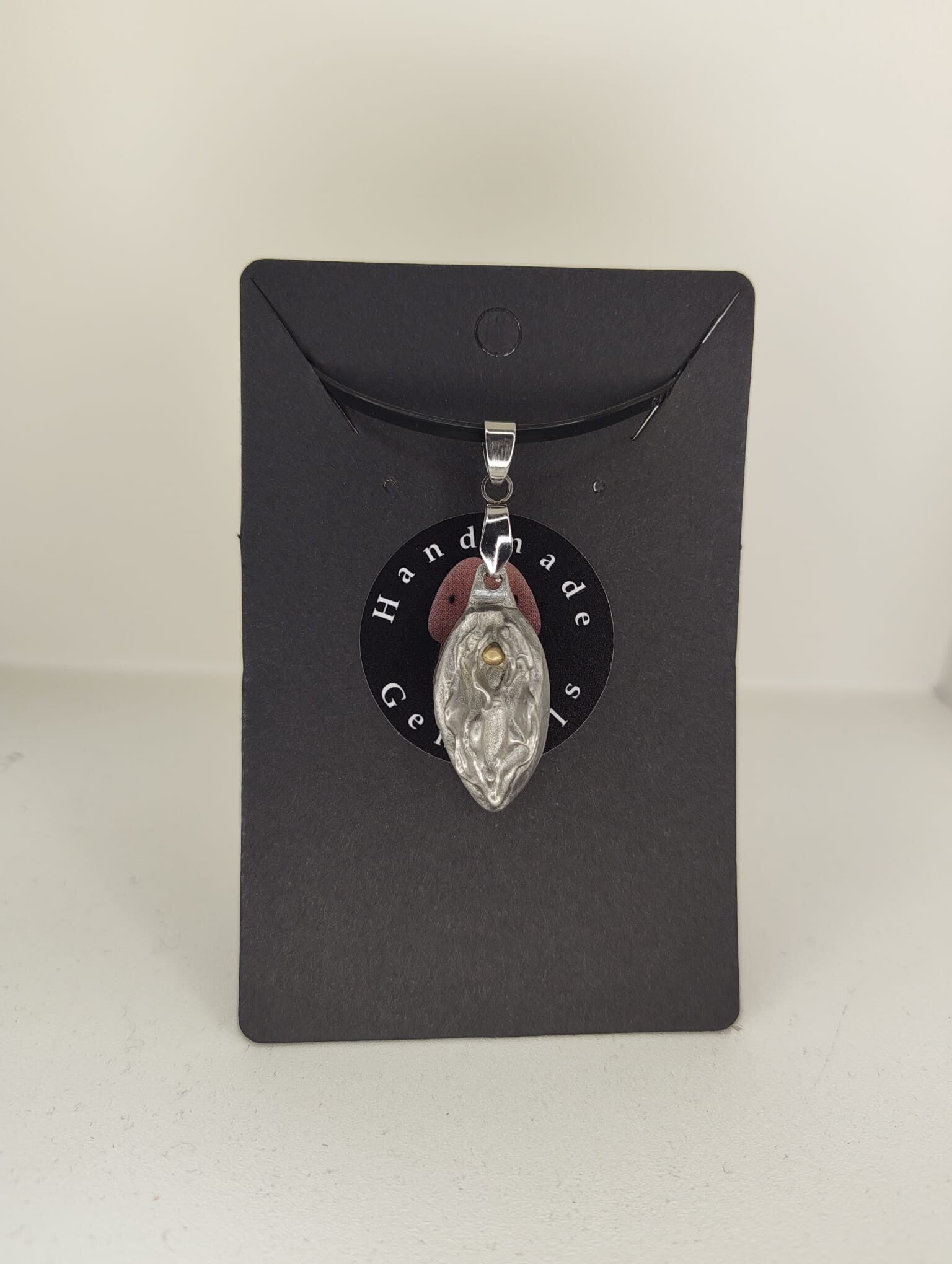 Metall Vulva Kettenanhänger "golden Pearl"