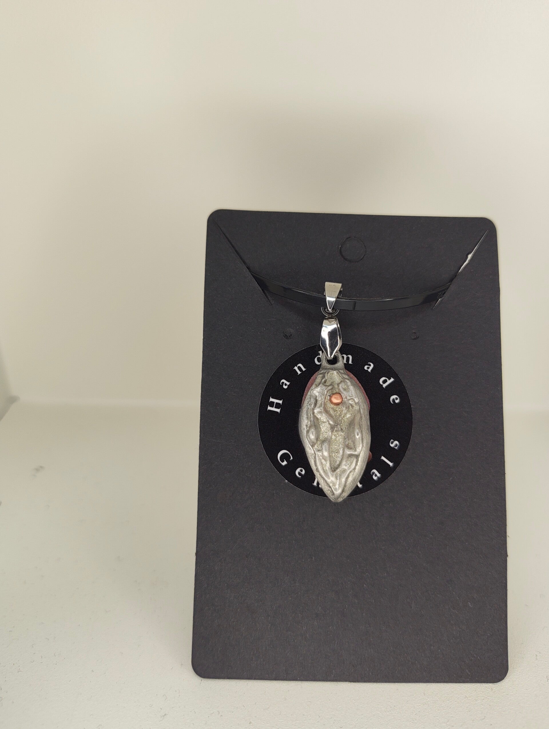 Metall Vulva Kettenanhänger "red Pearl"