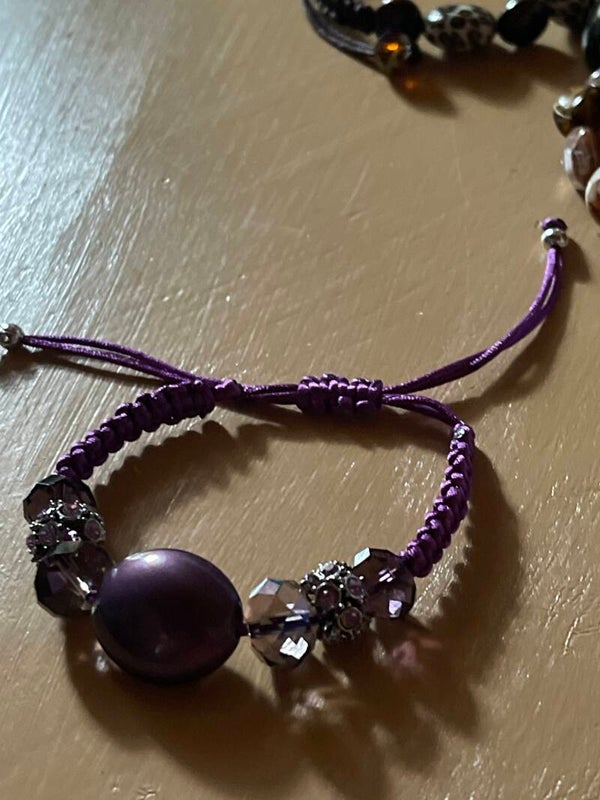 Pulsera de nudo en viloteta con piedra ovalada