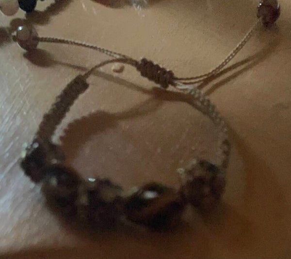 Pulsera de nudo en crema