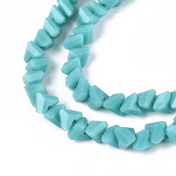 Triangle glaskralen turquoise ca. 4 a 4.5 mm | Streng ca. 125 stuks