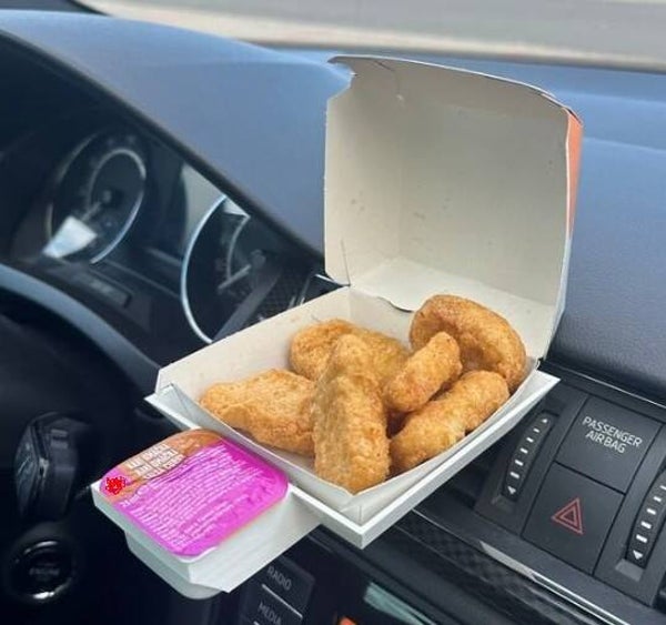 Chicken Nuggets Halter fürs Auto
