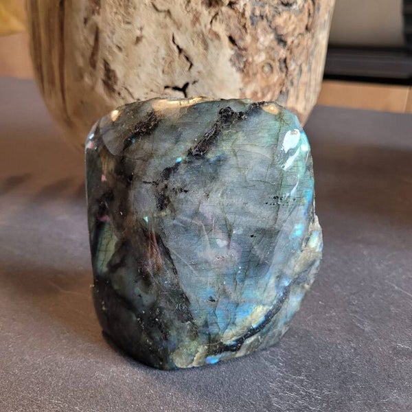 Labradorite semi polie