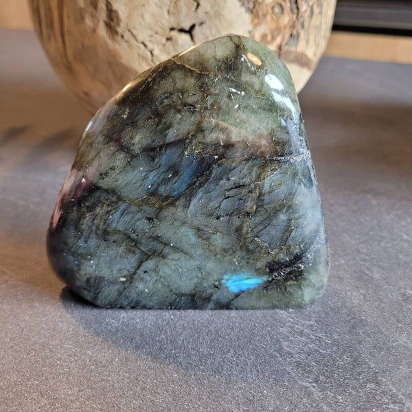 Labradorite semi polie